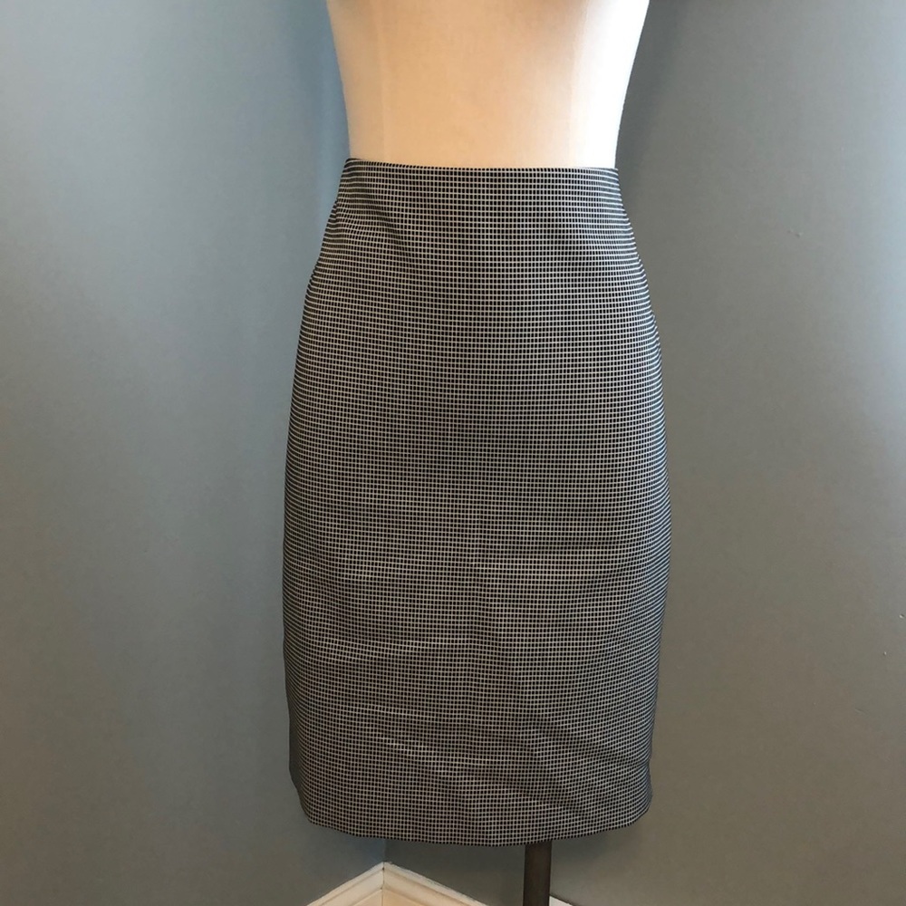 Limited pencil skirt
